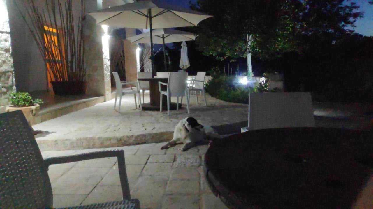 Bed and Breakfast Le Corti Del Casale Альберобелло Экстерьер фото